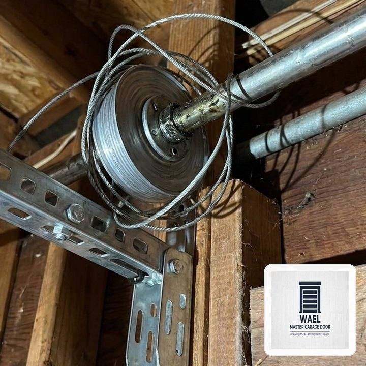 Wael Master Garage Door in Grand Prairie, TX: Heavy-Duty Steel Section Strut & 11-Gauge Hinge Reinforcement - Grand Prairie, TX